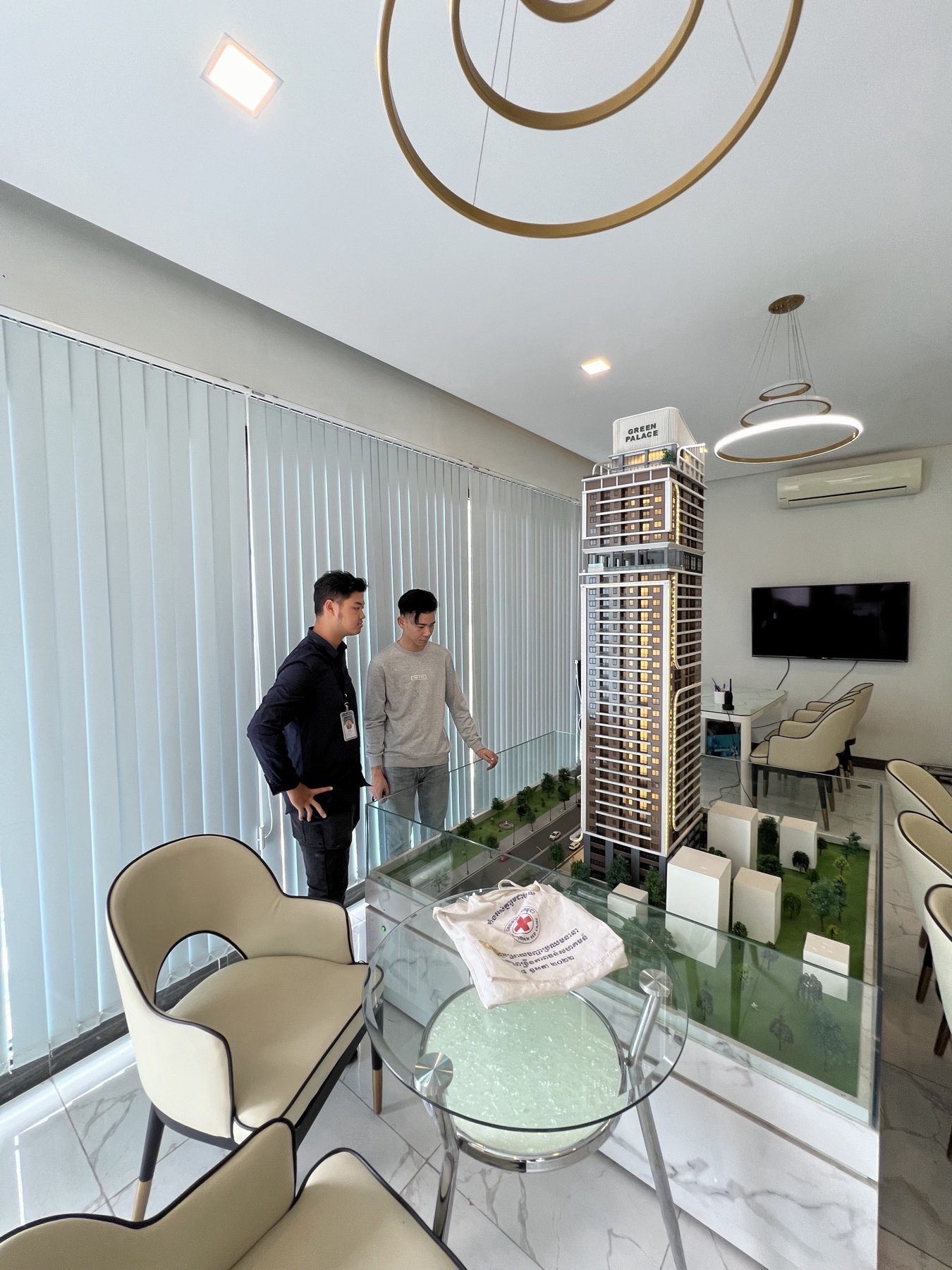 Previous Green Palace design, sales gallery and scale model, view 9